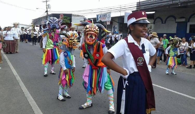 Diablicos sucios participaron en los desfiles efectuados ayer en el distrito de La Chorrera. /Foto Eric A. Montenegro