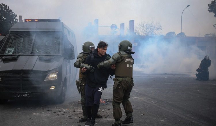 La policía realizó varios arrestos. /Foto AP