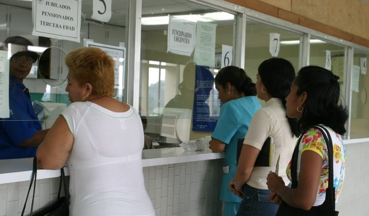 Panameños se quejan de la falta de atención y el desabastecimiento de medicamentos. /Foto Archivo