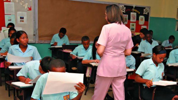 Educacores amenazan con una nueva paralización 