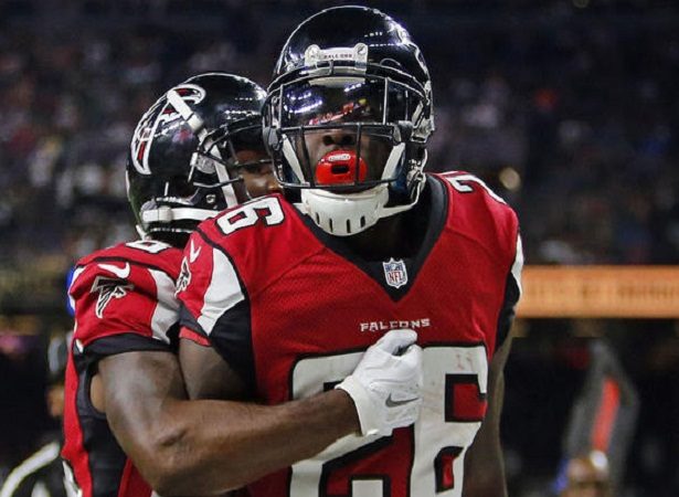Tevin Coleman fue uno de los protagonistas del triunfo. Foto/AP