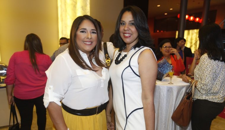 4. Oriana Contreras y Janelle de Arias.