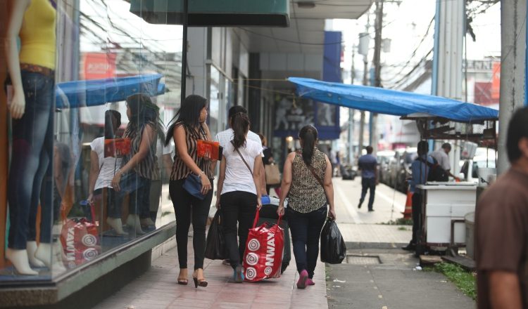 Los panameños sienten que se ha frenado el crecimiento económico. /Foto Archivo