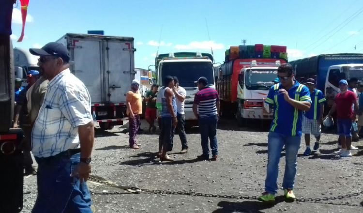 Los transportistas de carga siguen esperan que el Gobierno les dé una respuesta positiva. /Foto Archivo