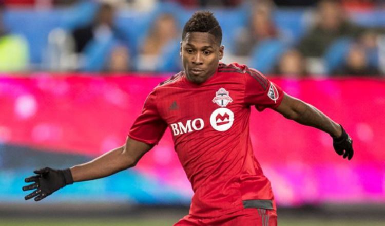 Armando Cooper se mantiene dejando una buena imagen dentro del Toronto FC. Toronto FC