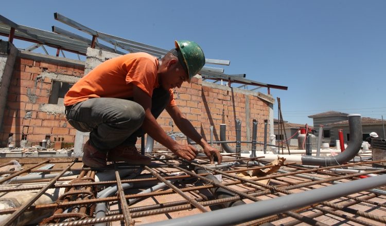 En los últimos seis o siete meses, el precio de los materiales se ha mantenido, señaló la presidenta de Convivienda, Elisa Suárez. Archivo