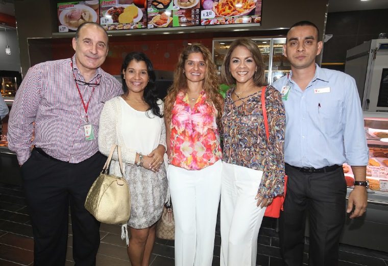 5. Emilio Latorraca, María Ester López, Sonia Reyes, Amarilys Fong y Eliceo Espinosa.