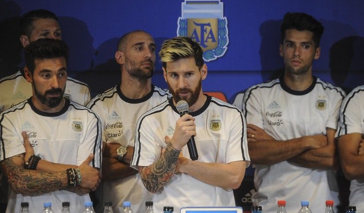 Tras el escándalo, Messi anunció que no hablarán con los medios. /Foto EFE