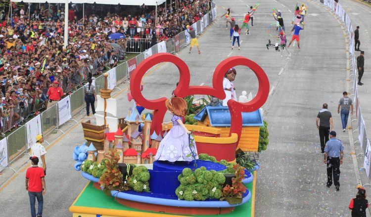 El desfile del año pasado fue muy concurrido, pese a las críticas. /Foto Archivo