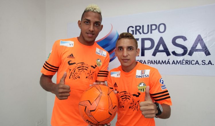 El lateral derecho Omar Córdoba y el delantero Manuel Morán, ambos del CAI, manifestaron que tener a Jorge Dely en el banquillo es un privilegio, de cara a la final de la liga de ascenso contra Costa del Este. Será un duelo entre los dos mejores equipos de este torneo.