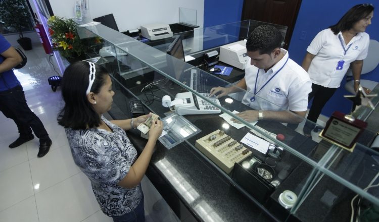 Desaceleración económica del país ha hecho que los préstamos bancarios disminuyan durante este 2016. /Foto Archivo