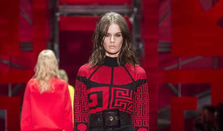 La diseñadora Donatella Versace lanzó una colección parecida a la creación de los gunas de Panamá, pero expertas aseguran que se trata de una técnica muy utilizada en Europa.