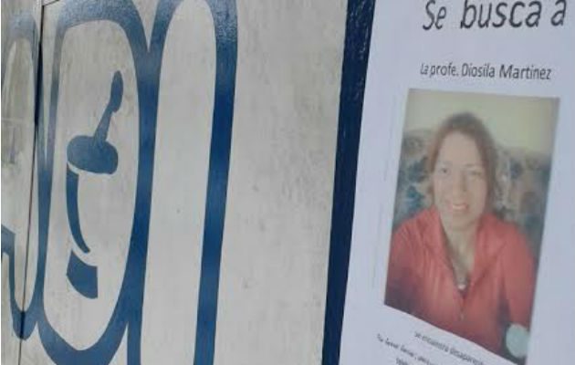 Panfletos con la imagen de la profesora se observaron varios días por la zona.