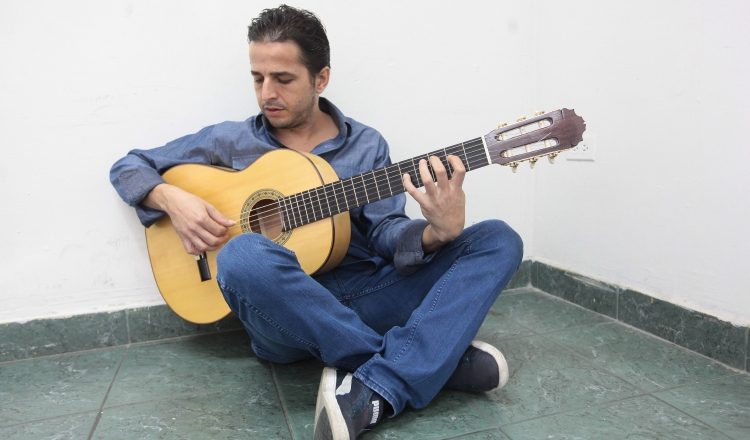 Ángel Ruiz.  En el Chicago Flamenco festival compartió escenario con  Raquel Heredia  "La Repompilla" y Patricia Núñez "La Tirana". /Foto Anayansi Gamez.