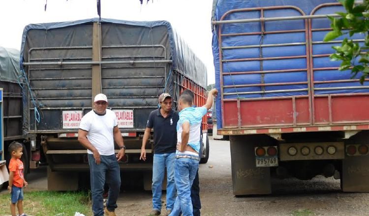 Los productores enfrentan una dura situación al no tener dónde secar ni almacenar el arroz. /Foto Zenaida Vásquez