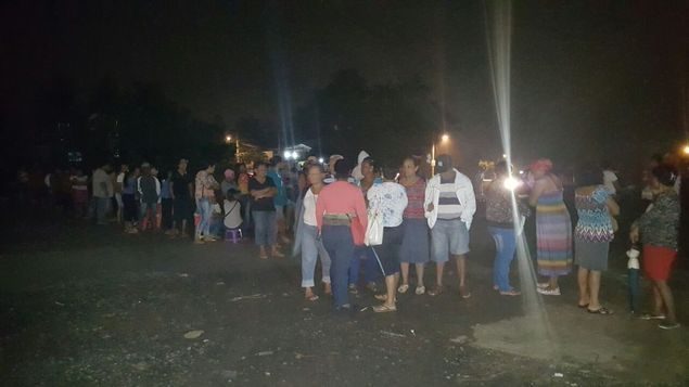 Filas desde la madrugada para compra de jamones. Foto tomada en @TReporta