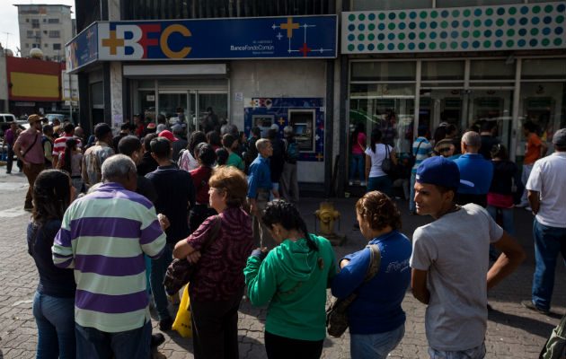 Los venezolanos esperan a que lleguen las nuevas monedas. FOTO/EFE