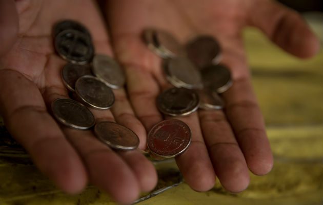 La moneda de 50 bolívares equivale a unos 7 centésimos de dólar. FOTO/EFE