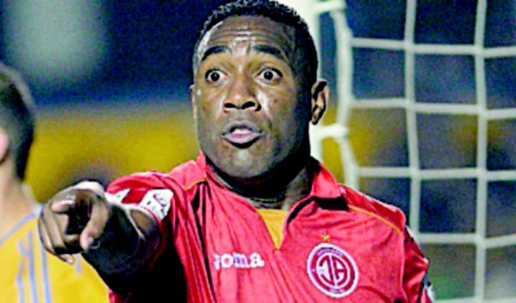 Luis Tejada es garantía de gol en Perú. /Foto Grupo Epasa