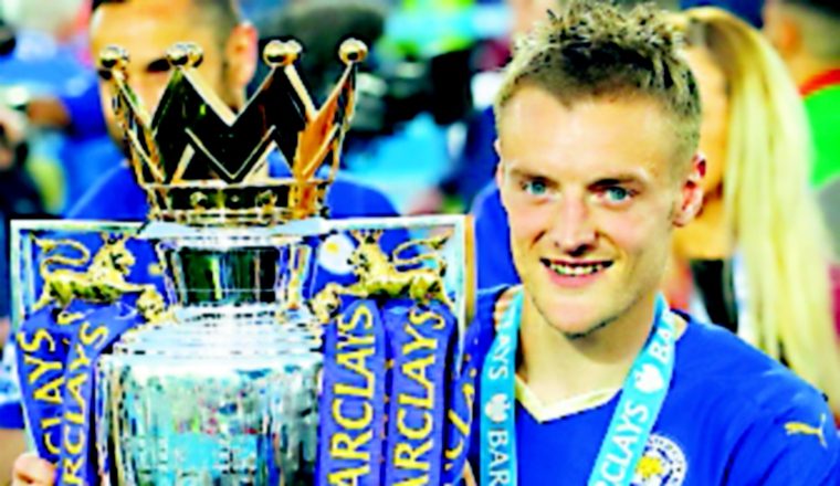 Vardy y el Leicester se coronaron en Inglaterra. /Foto AP