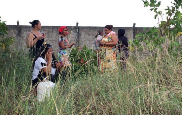 Familiares de reos esperan información. Foto/ EFE