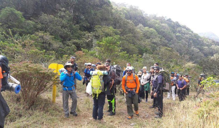 Los turistas fueron sacados del área por precaución. /Foto José Vásquez