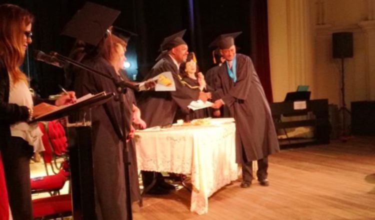 Unos 28 profesionales de los Centros de Estudios Superiores de Bellas Artes de La Chorrera, Colón y escuelas de Teatro, Danza y Música fueron certificados por el Instituto Nacional de Cultura (Inac), correspondientes a la "Promoción 2016". El acto, realizado en el Teatro Anita Villalaz, se inició con una invocación religiosa presidida por el sacerdote Fray Narciso Vique y autoridades de Meduca , Ifarhu e Inac. AC302976