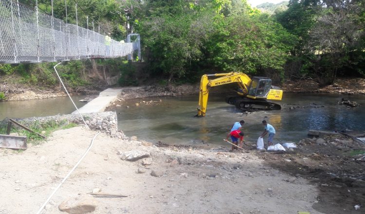 Realizan trabajos de readecuación en la toma de agua en Penonomé. Elena Valdez