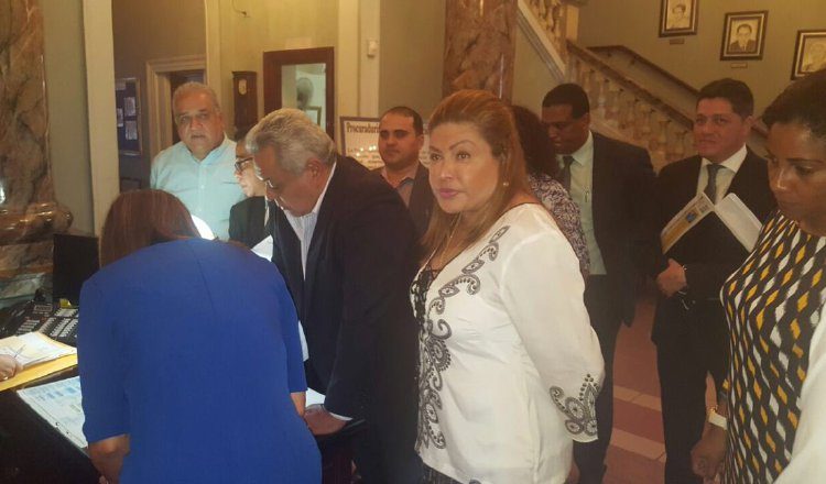 También solicitaron al procurador González declararse impedido. Cortesía