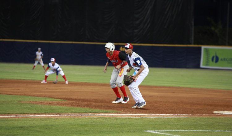 Panamá Metro y Coclé están en zona de clasificación del Campeonato de Béisbol Juvenil. Anayansi Gamez