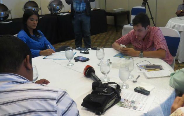 Reunión con comunicadores sociales. Foto: Diómedes Sánchez