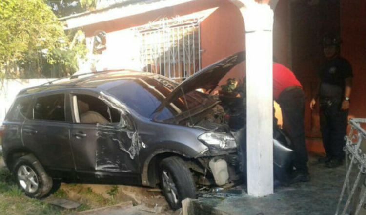 Conductor perdió el control.