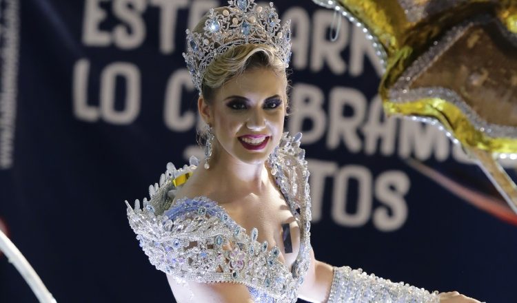 Luz Beatriz pasó muy cerca de su madre, la miraba con amor. /Foto Cortesía