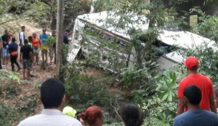 Impresionantes escenas del accidente del autobús.