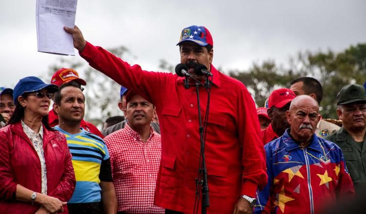 El presidente de Venezuela, Nicolás Maduro, aseguró hoy que Venezuela "está de pie" en la defensa de sus derechos. /Foto EFE