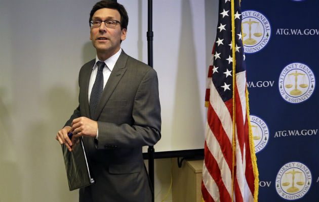  El fiscal general de Washington, Bob Ferguson, entregó a una corte federal de Seattle una nueva versión de la demanda que ya interpuso contra el primer veto de Trump. FOTO/AP