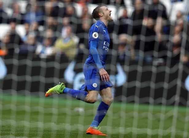 Vardy es señalado por el despido de Ranieri. Foto/AP
