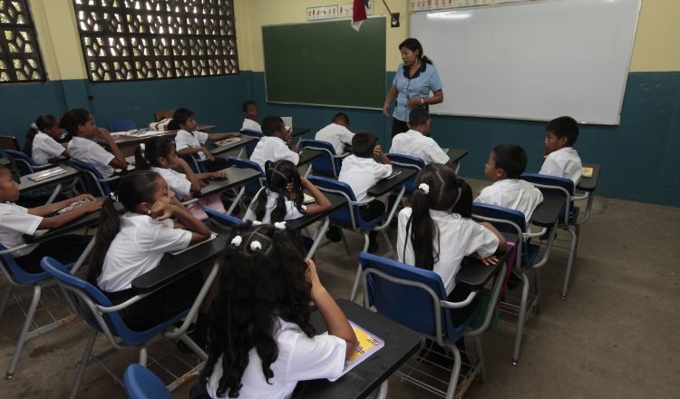 De seguir el aumento del costo de la educación privada se espera más traslados a escuelas públicas. /Foto Archivo