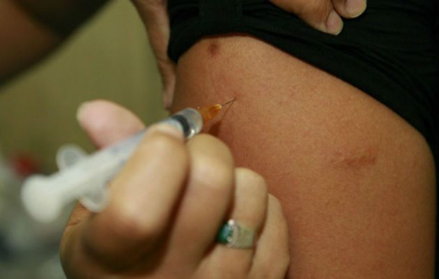 La fiebre amarilla es una enfermedad viral aguda, hemorrágica, transmitida por mosquitos Aedes aegypti infectados.