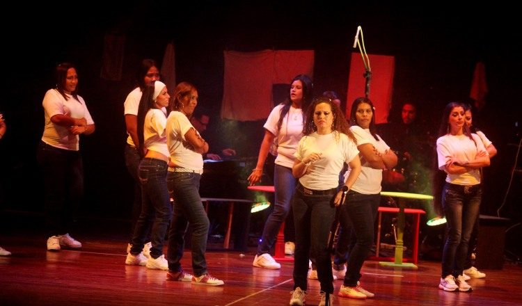 Escena de una versión anterior del musical "Detrás del muro", en Atlapa. /Foto Archivo.