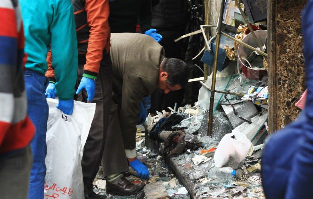 Revisan los daños causados por las explosiones en Egipto. FOTO/AP