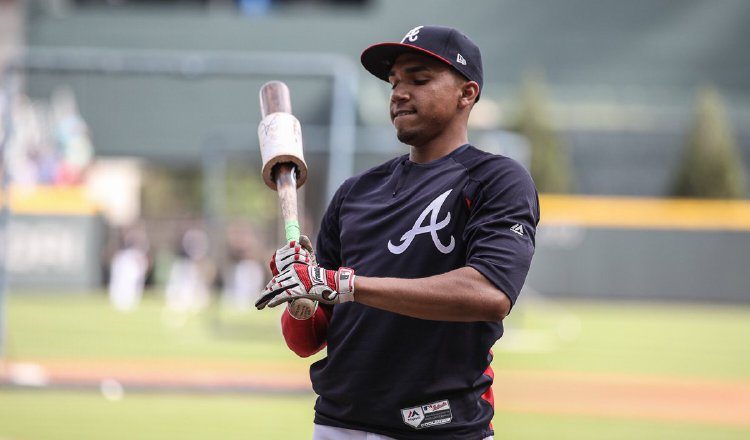 Johan Camargo tiene promedio de .333, al sonar un "hit" en tres turnos. /Foto Tomado de @LosBravos