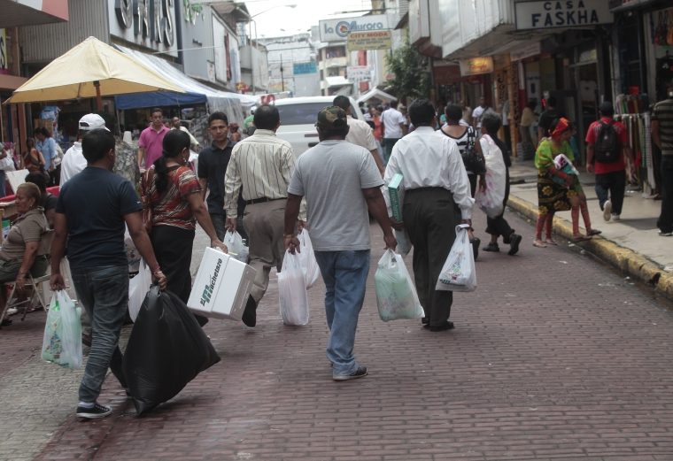 Alto costo de la vida: La mayoría de los panameños que han participado en sondeos de las redes sociales opinan que su condición de vida ha desmejorado en los últimos años, producto del alto costo de la vida.