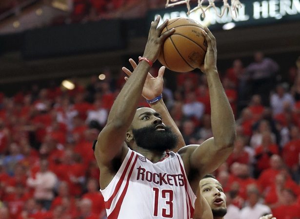 James Harden agregó 20 unidades.