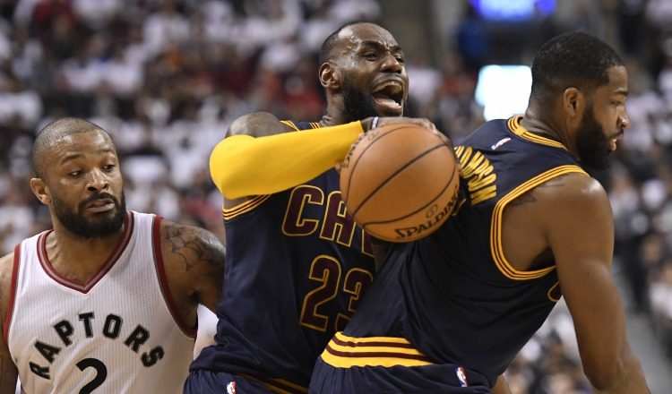 LeBron James anotó 35 puntos en el partido de ayer. /Foto AP