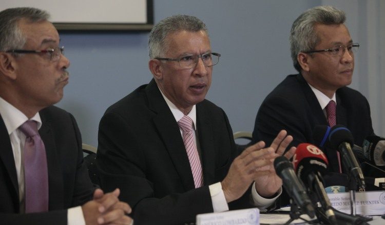 El precio de la cirugía de cada paciente  en estos hospitales privados  estaría en 45,200 dólares. /Foto Víctor Arosemana 