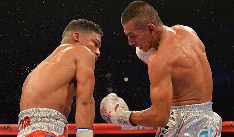Robinson Castellanos (der.) venció el pasado viernes al campeón mundial Yuriorkis Gamboa. /Foto Cortesía