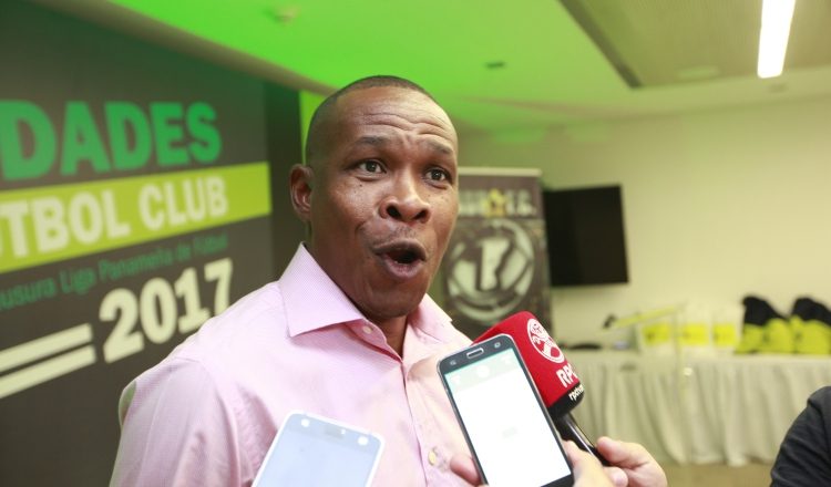 Rolando Palma ha estado involucrado, como técnico o jugador, en 11 de los 13 títulos que tiene el Tauro FC en sus vitrinas.  Anayansi Gamez
