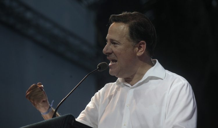 El presidente Juan Carlos Varela es acusado de intervenir en la Asamblea Nacional, la Corte Suprema de Justicia y el Ministerio Público. Archivo
