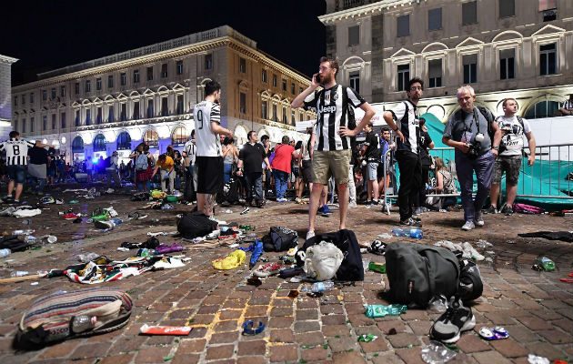 Así quedó la Plaza San Carlo de Turín luego de la falsa alarma. FOTO/AP
